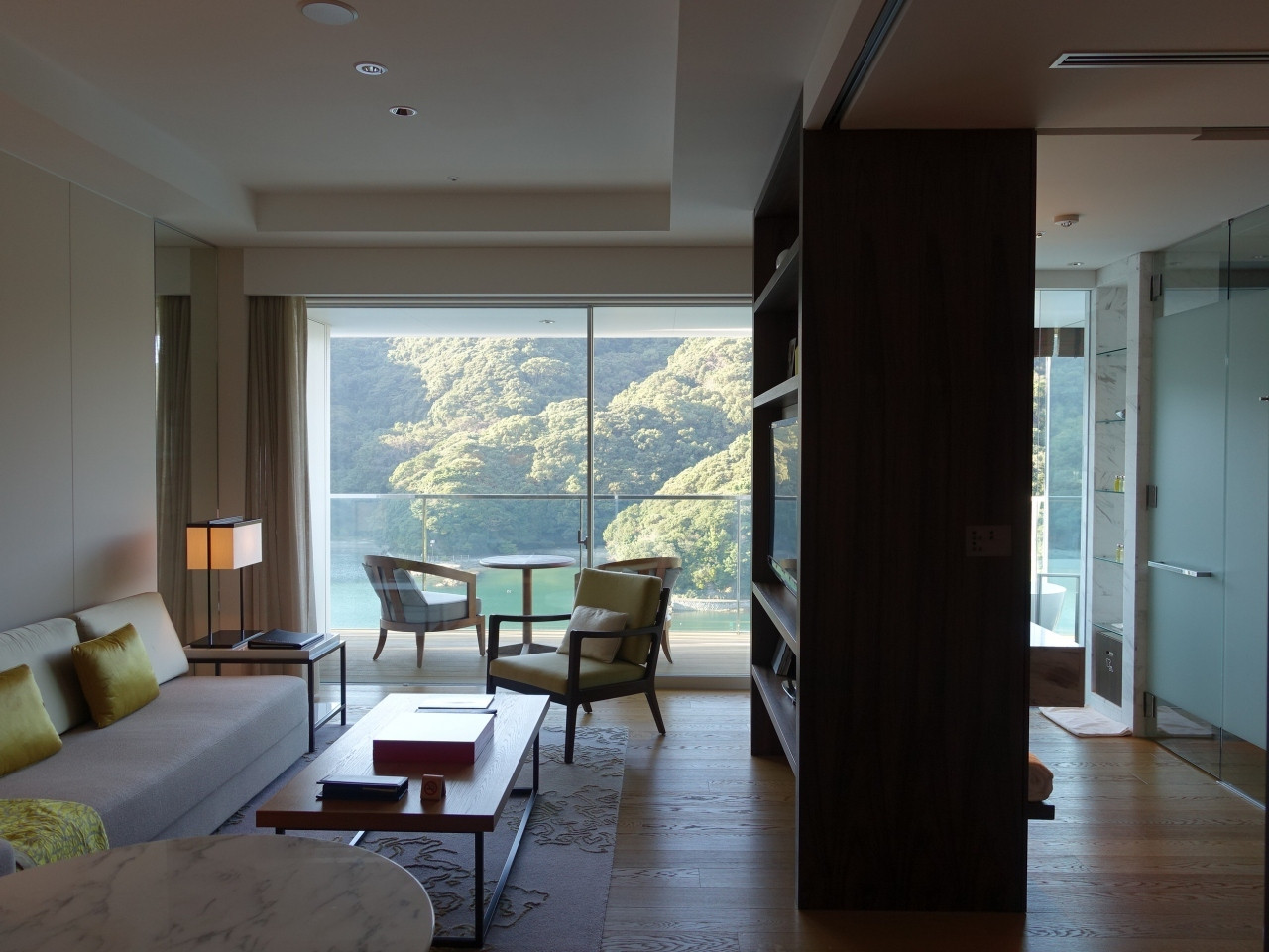 山々と海、自然と一体化するビューバス4090918