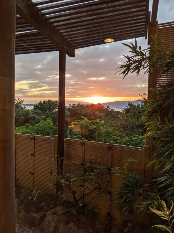 お風呂場更衣室からです