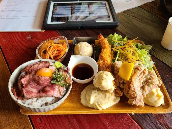 玉ねぎ倉庫跡地志知カフェ / 3