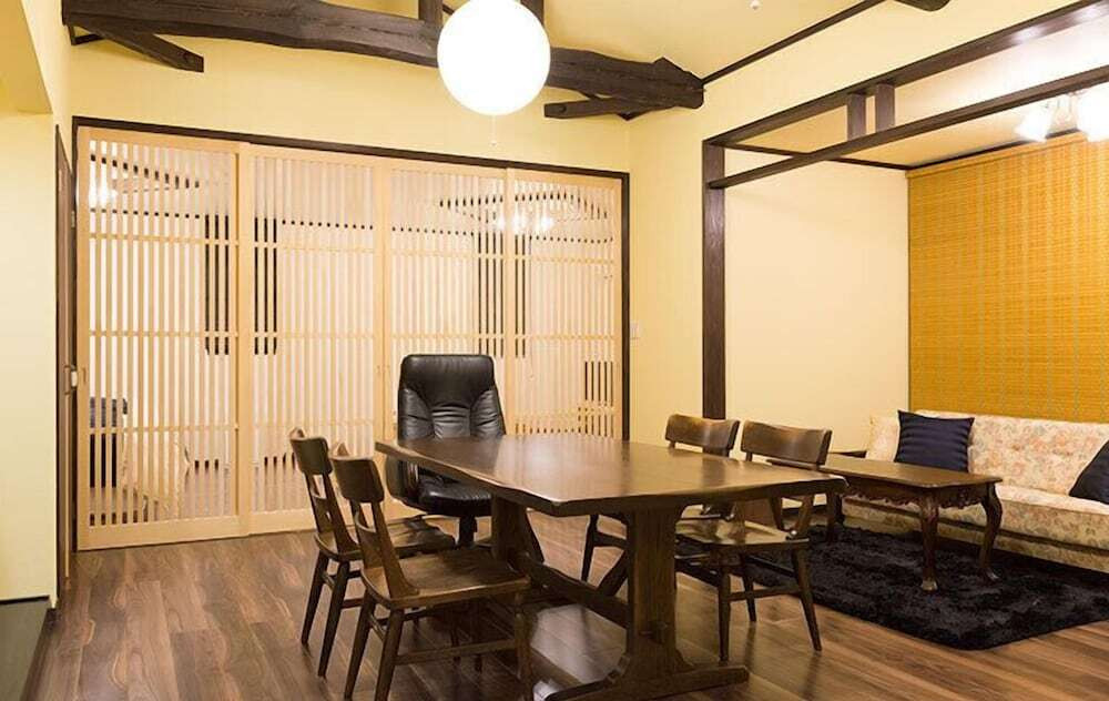 客室内のダイニングエリア