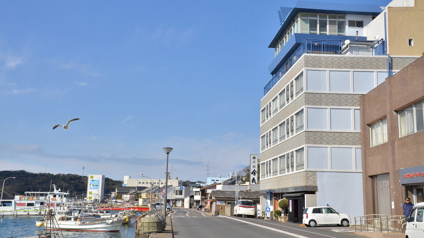 素早い調理がおいしさの秘密!感動的なイカの活き造り4229615