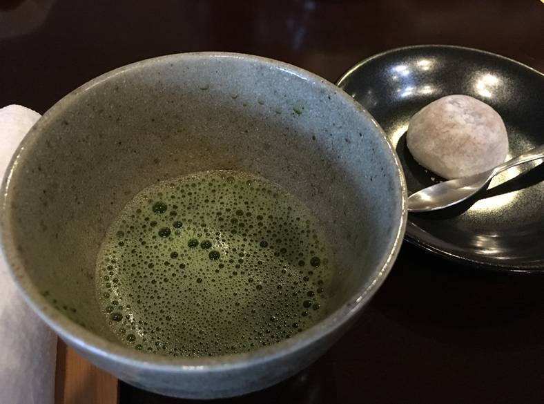 モノレール＆カートで
チェックイン / 3