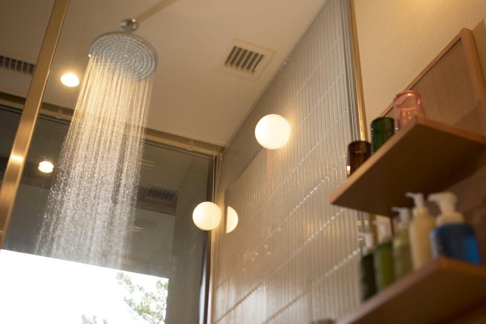 バスルームのシャワー