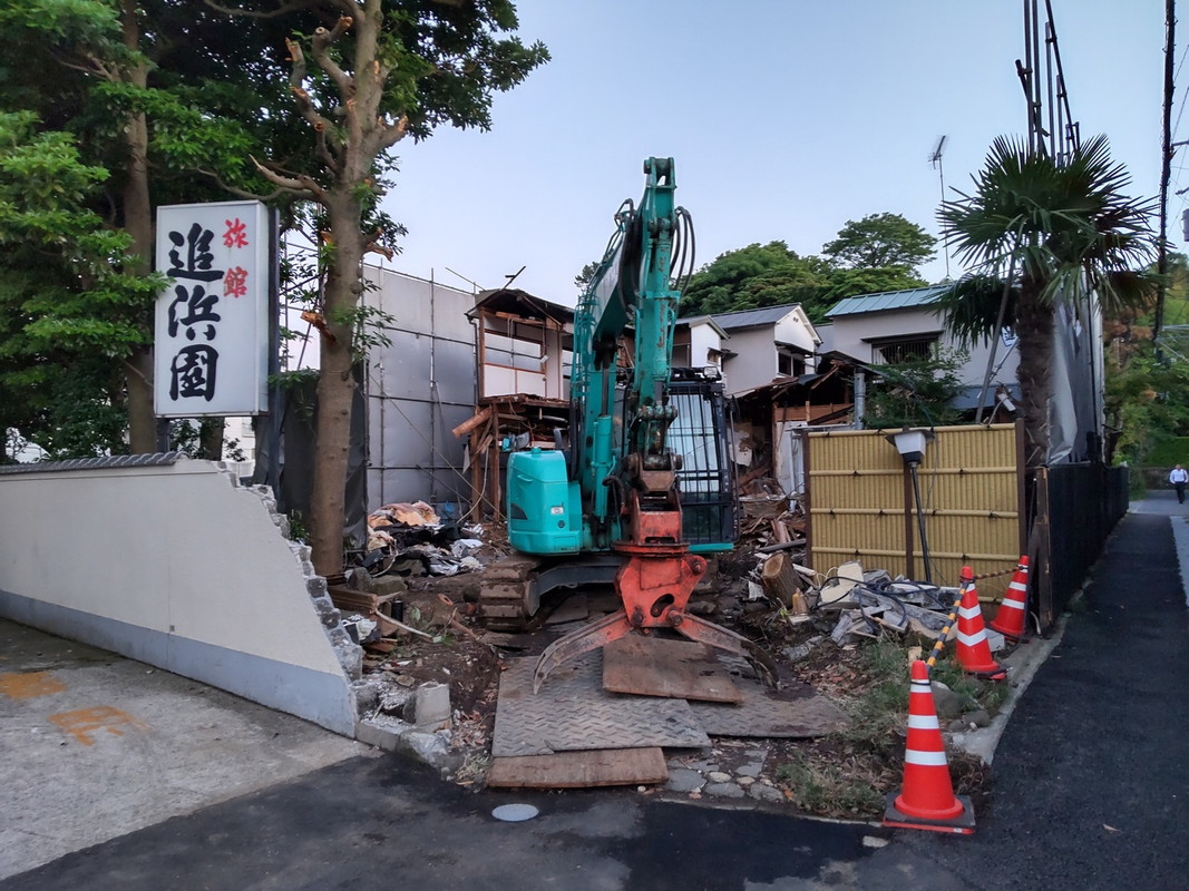 かつての正面玄関前から