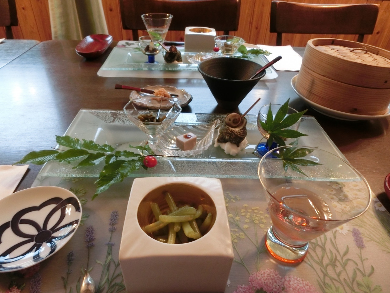 地のもの、旬のものが使われた食事3633235