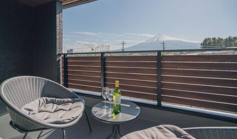 ラージヴィラのバルコニー / 2