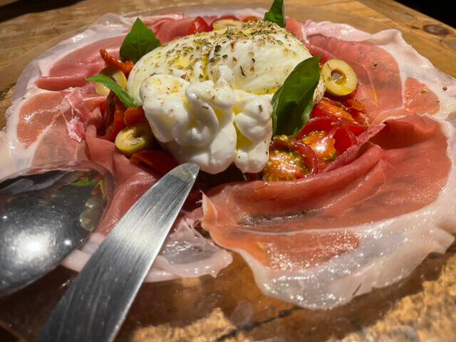 ホテル近くの
イタリアンでディナー / 1
