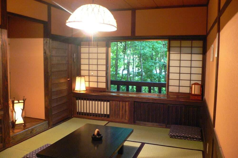 客室内のダイニングエリア