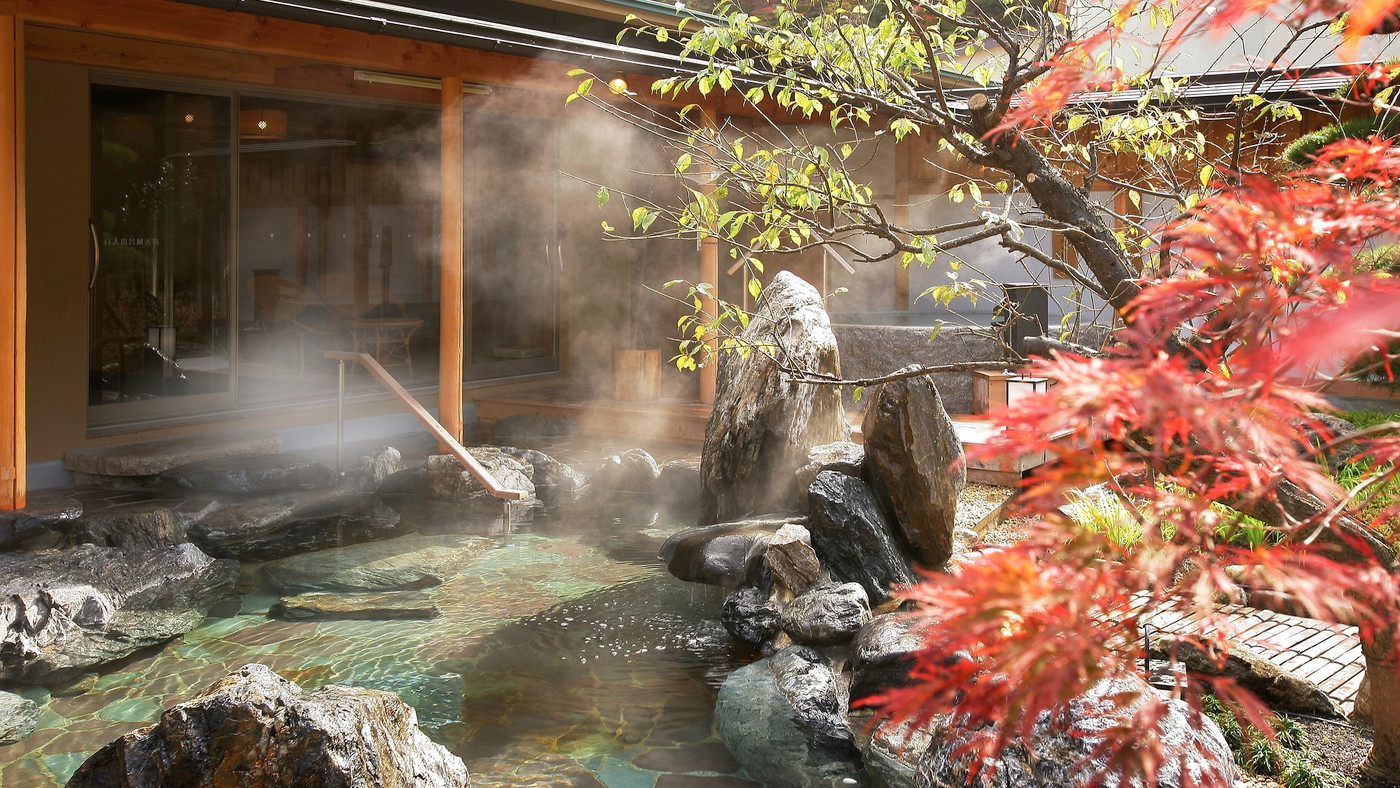 木の温もりとおしゃれなインテリアが印象的な客室3422558