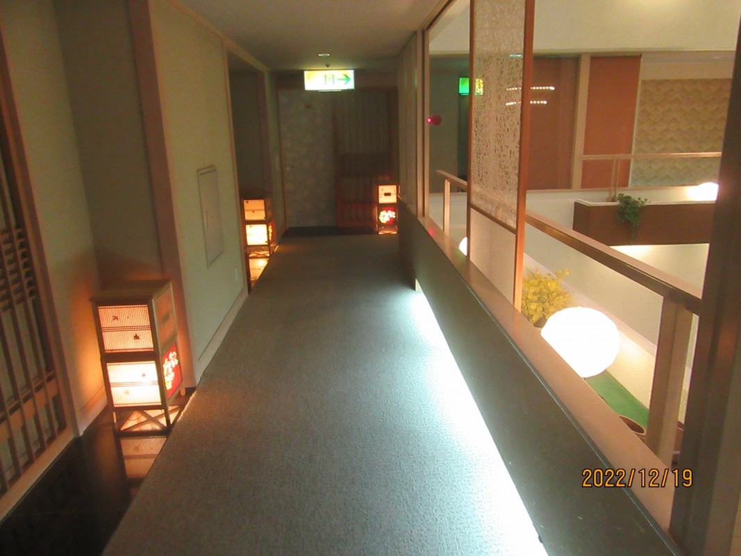 部屋に通じる廊下です。趣があります