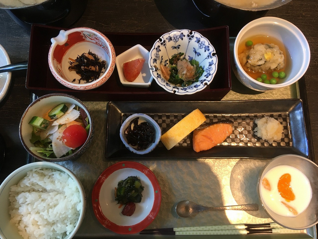 朝食(他に味噌汁代わりのだんご汁もあり)