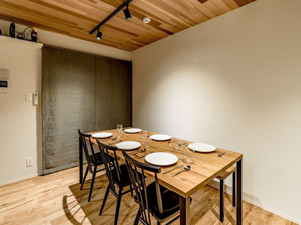 客室内のダイニングエリア