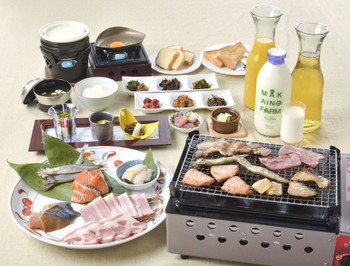 こだわりの日替わりココットが好評、網焼きハーフバイキング3926508