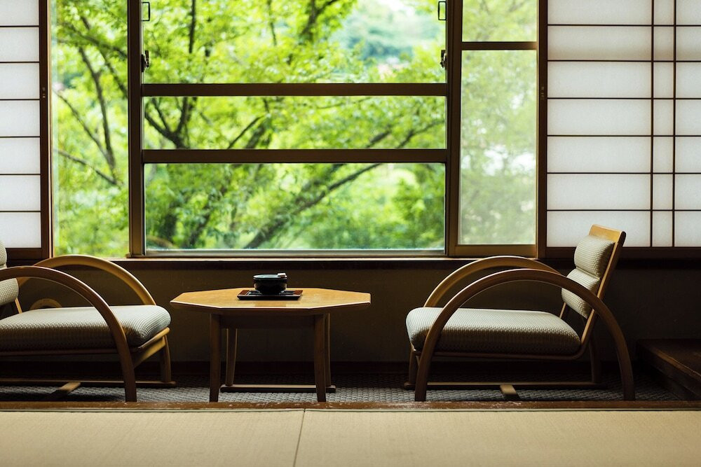 早川のせせらぎと緑に包まれた癒し空間4043225