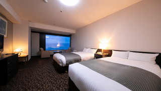 「湖陽」湖側一般客室ツインルーム【トップフロア／13階】 [ツインルーム] [禁煙] [マウンテンビュー] [レイクビュー] [夜景がきれい]