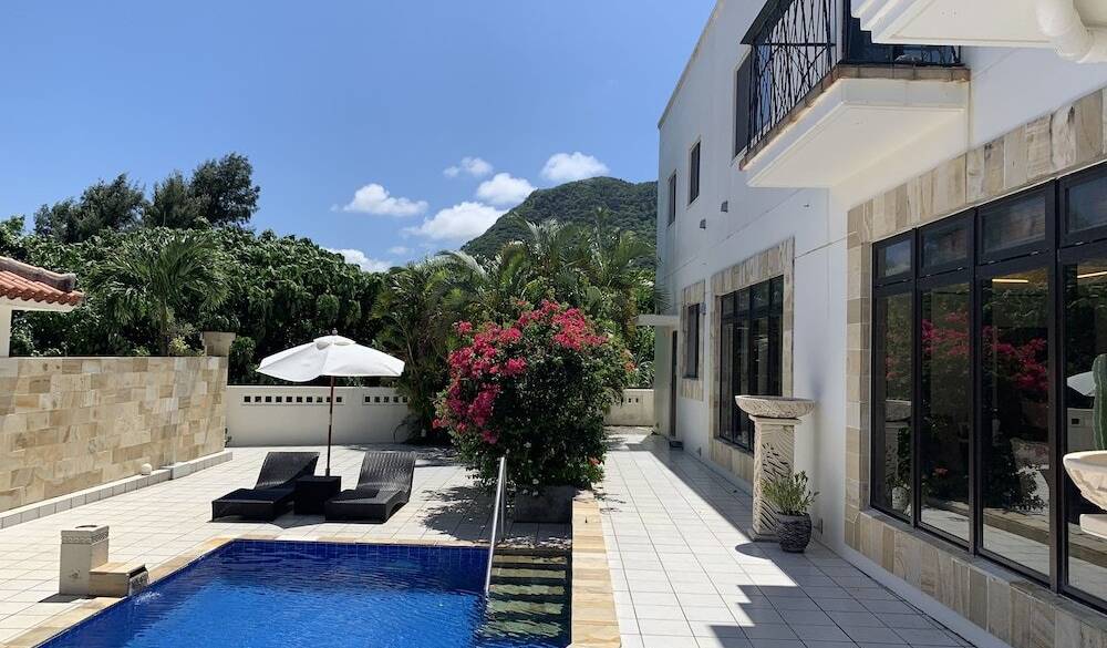 本館前のプールで
ゆったりリラックス / 2