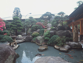 立派な庭園がお出迎え♪3705504