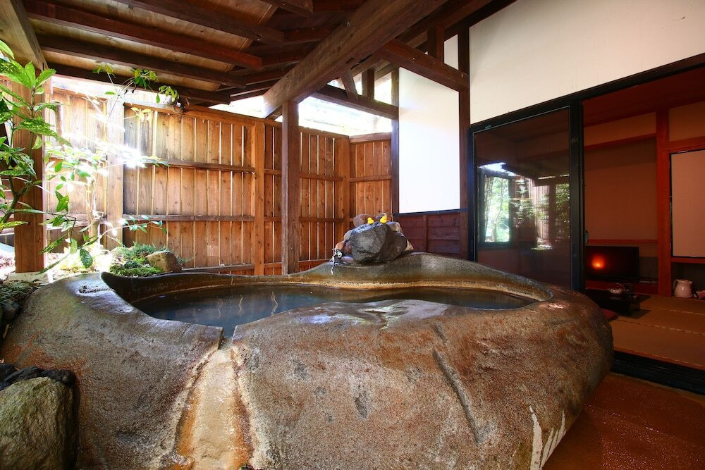囲炉裏料理に野趣あふれる客室露天にほっこり♡古民家風の宿4247156