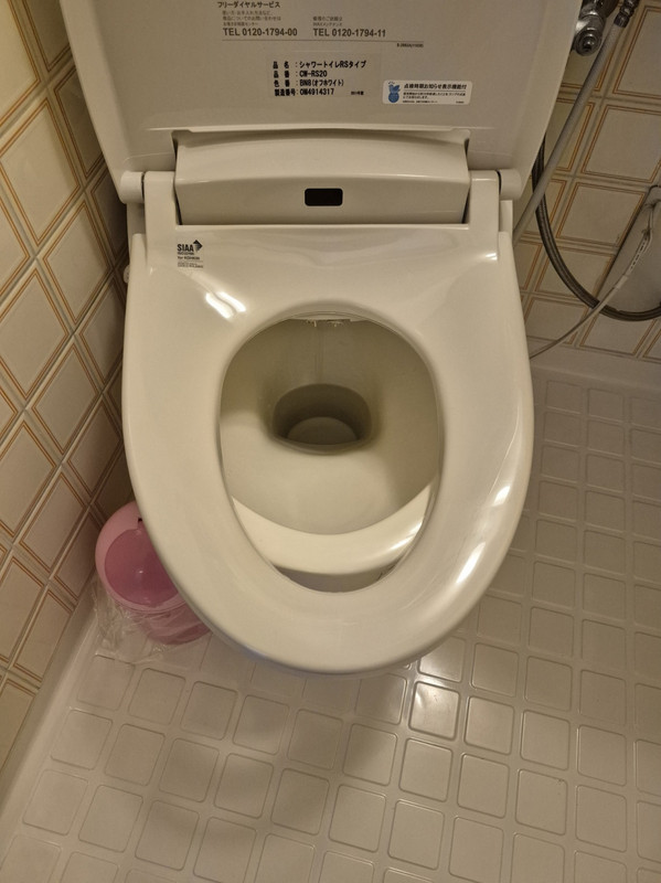 トイレの便座が合っていない　座ると動く　