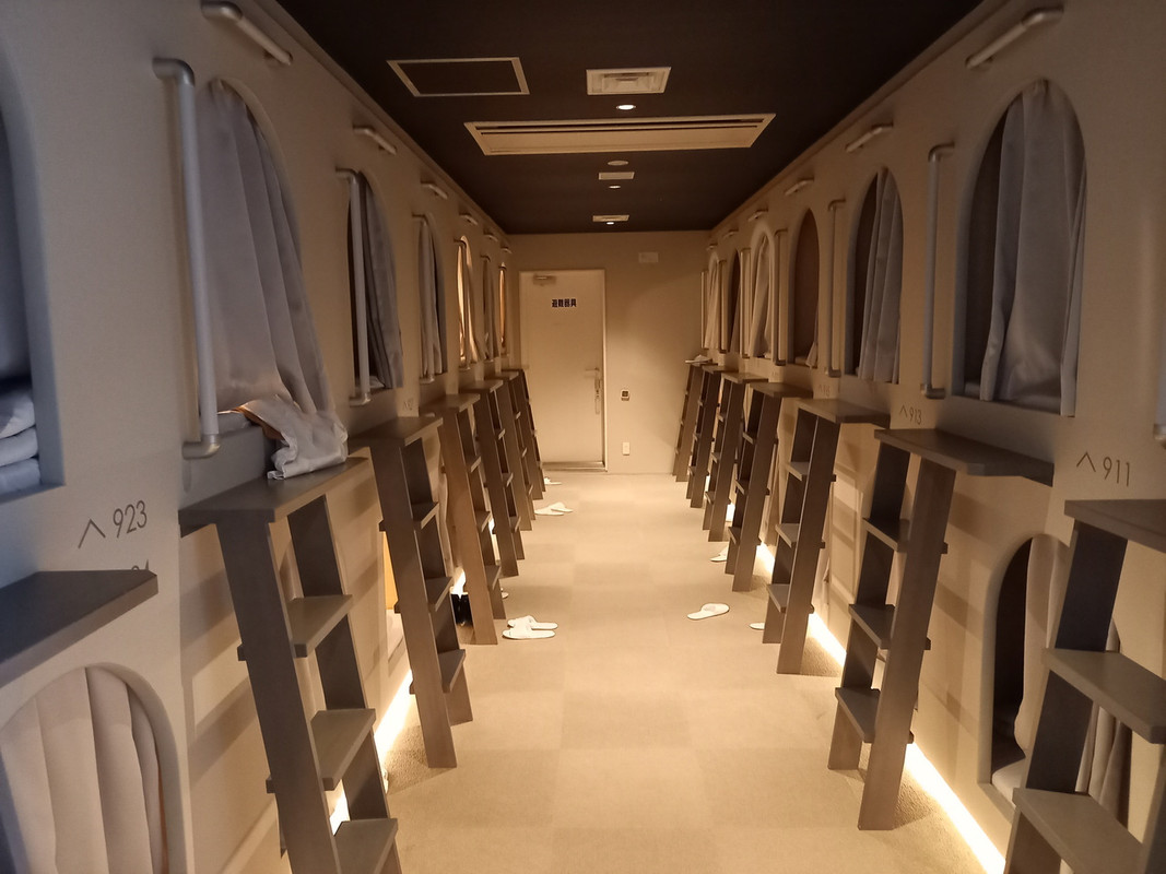 カプセルと言ってもドミトリー風です