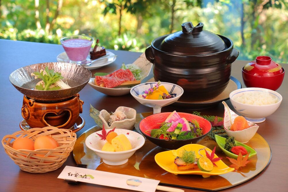 女性　パーティー　乾杯