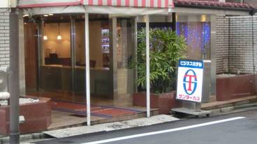 施設の入り口 / 8