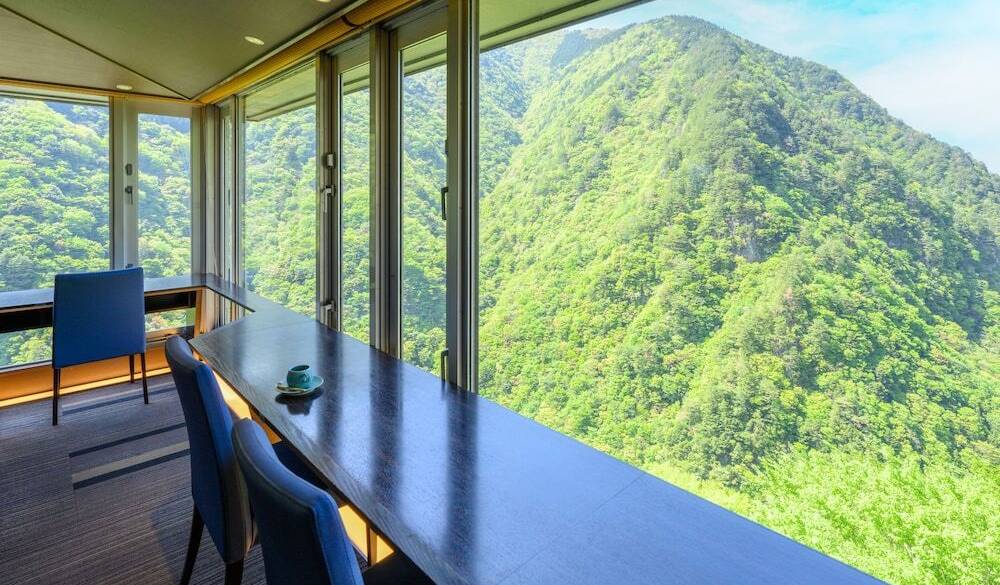 本館 展望レストラン② / 3