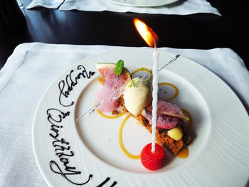 「アルヴァ」 料理 42244977 愛知県産無花果のタルトフィン 
　スパイス香る赤ワインの泡とマダガスカル産バニラアイスクリーム  