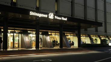 施設の正面 (日没後) / 2