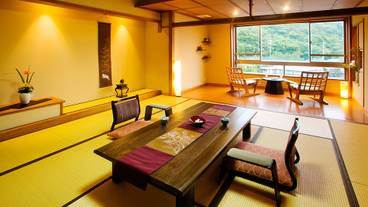 Room / 5