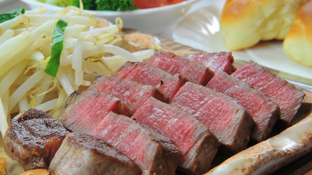 和食にステーキも！
自分好みの夕食を / 4