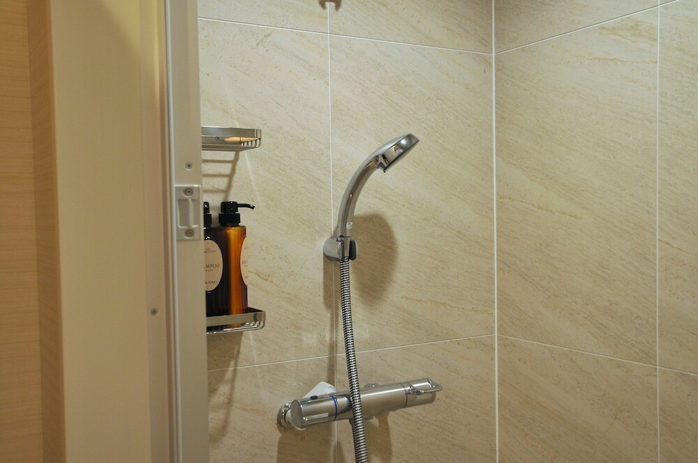 バスルームのシャワー