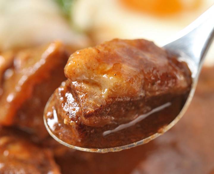 ランチは老舗鉄板屋で
上質の牛肉ステーキを / 4