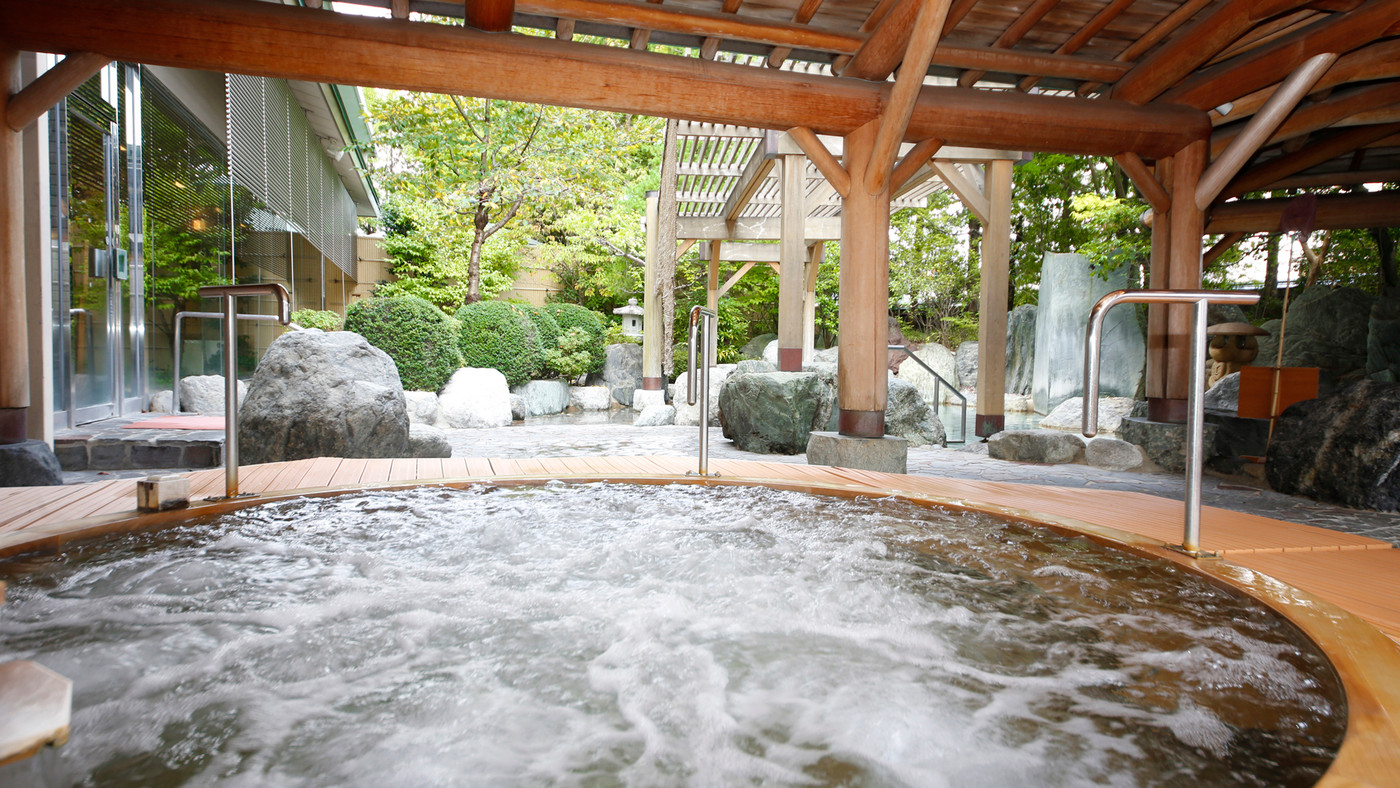 檜のジェットバスで疲れた身体をほぐしましょう3479560