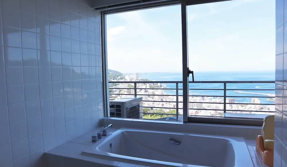 「ビューバススイート」と「ベビースイート」はバスルームもオーシャンビュー!周りを気にせずに、景色を眺めながら贅沢なお風呂時間を過ごせます。