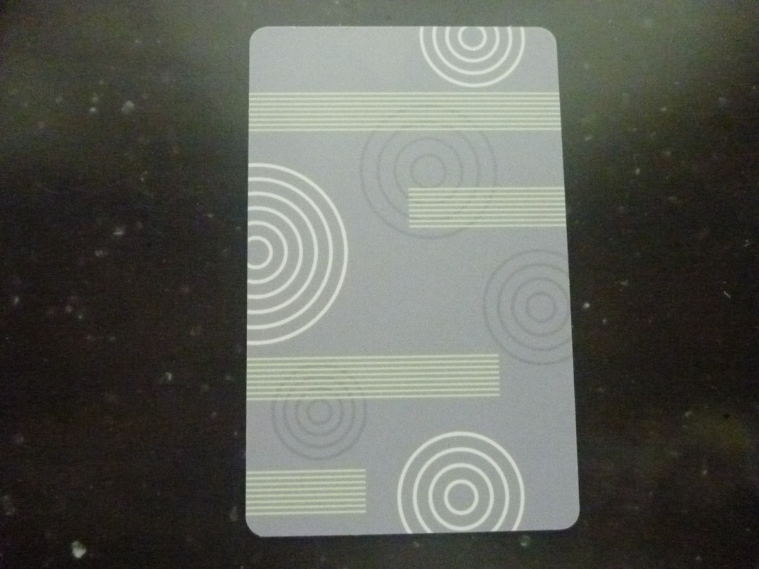 シックなデザインのルームカードはエレベーターや大浴場に必要。