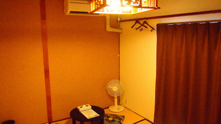 和室 (バスルーム共用)