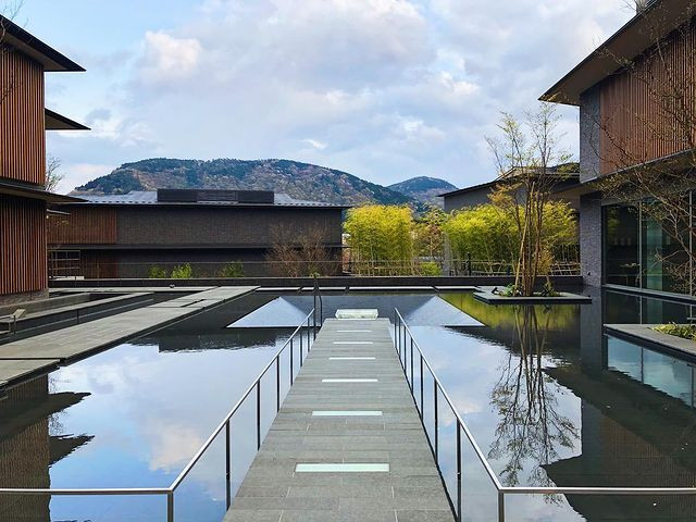 2か所のテラスを散歩した後は、ラウンジで朝からお酒を楽しみました。