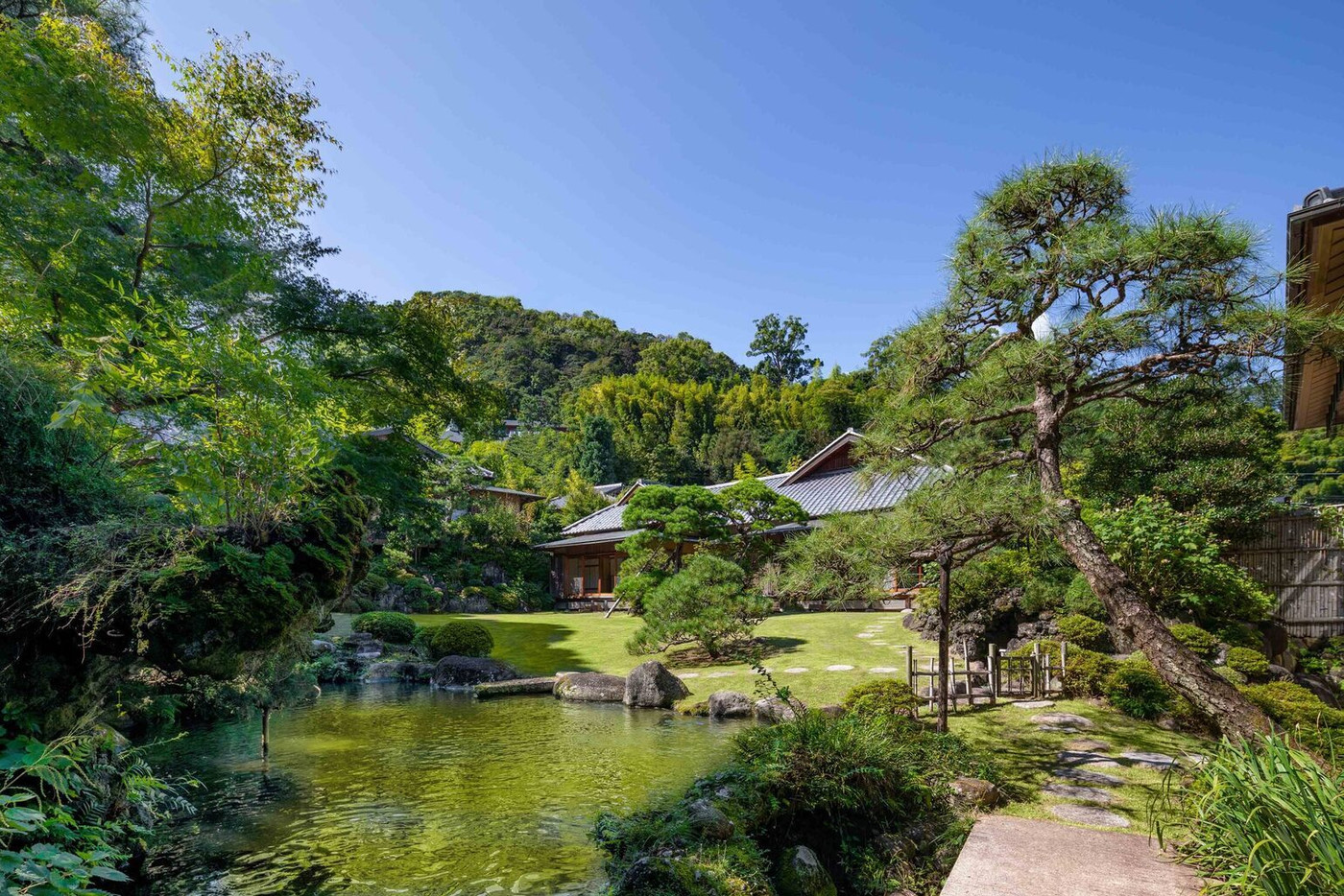 「料亭旅館 熱海 小嵐亭」 外観 156684193 小嵐亭　日本庭園