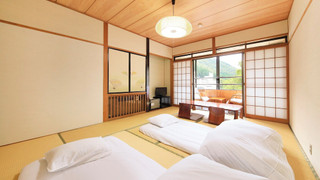 【山側10畳】当館スタンダードの和室（禁煙・シャワー付）