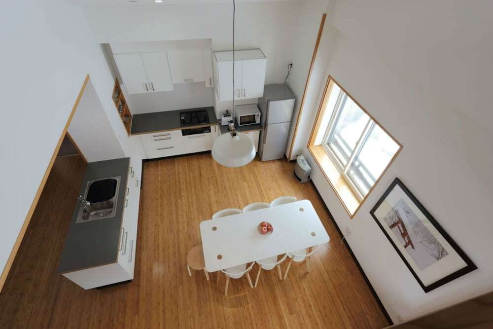 客室内のダイニングエリア