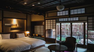 本館102:プライベートガーデン付デラックスハリウッドツイン