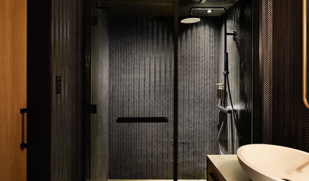 シャワーブース付客室一例 / 5