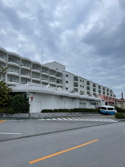 5階建てで横に広がる