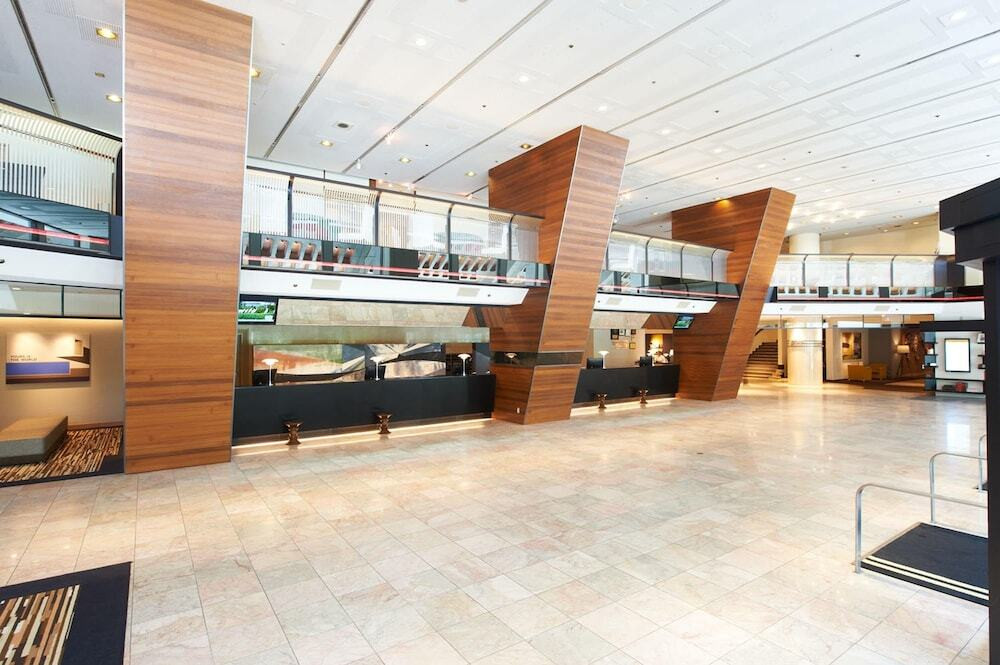 カフェにコンビニにレストラン、プールまで！館内施設充実のホテル3523797