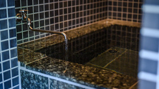 [渓流眺望]サウナ＆源泉露天風呂付き洋室ツイン(2025年誕生)