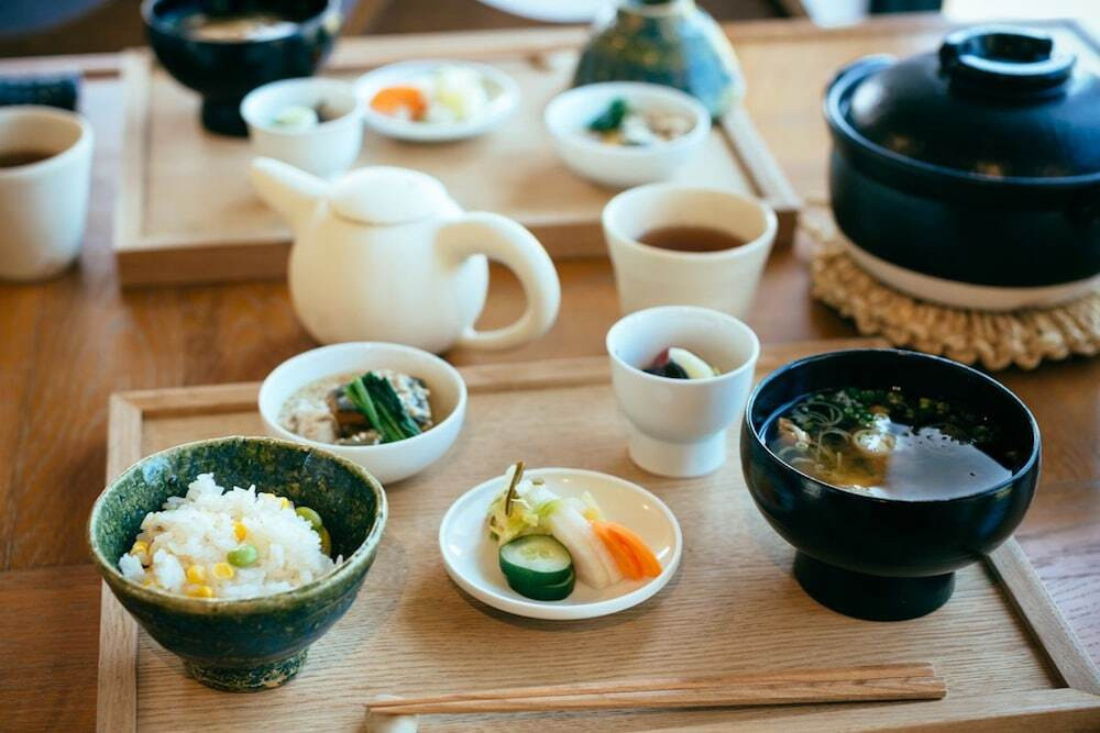 地元の食材を使用した“土鍋の炊き込みご飯”の朝食3415959