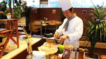 フジヤマテラス ディナービュッフェのワゴンサービス / 2