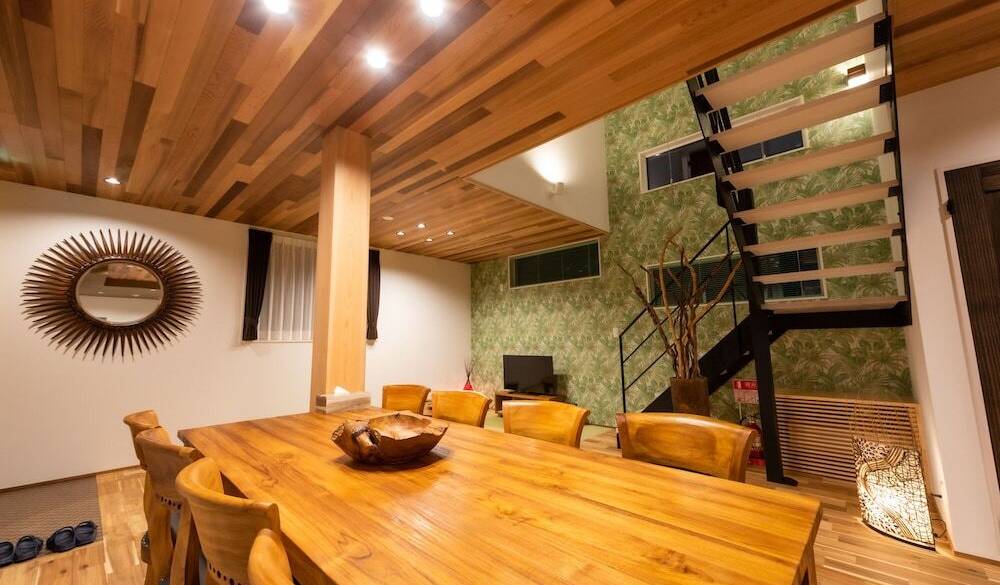 客室内のダイニングエリア / 2