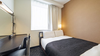 ダブルルーム ダブルベッド 1 台 喫煙可